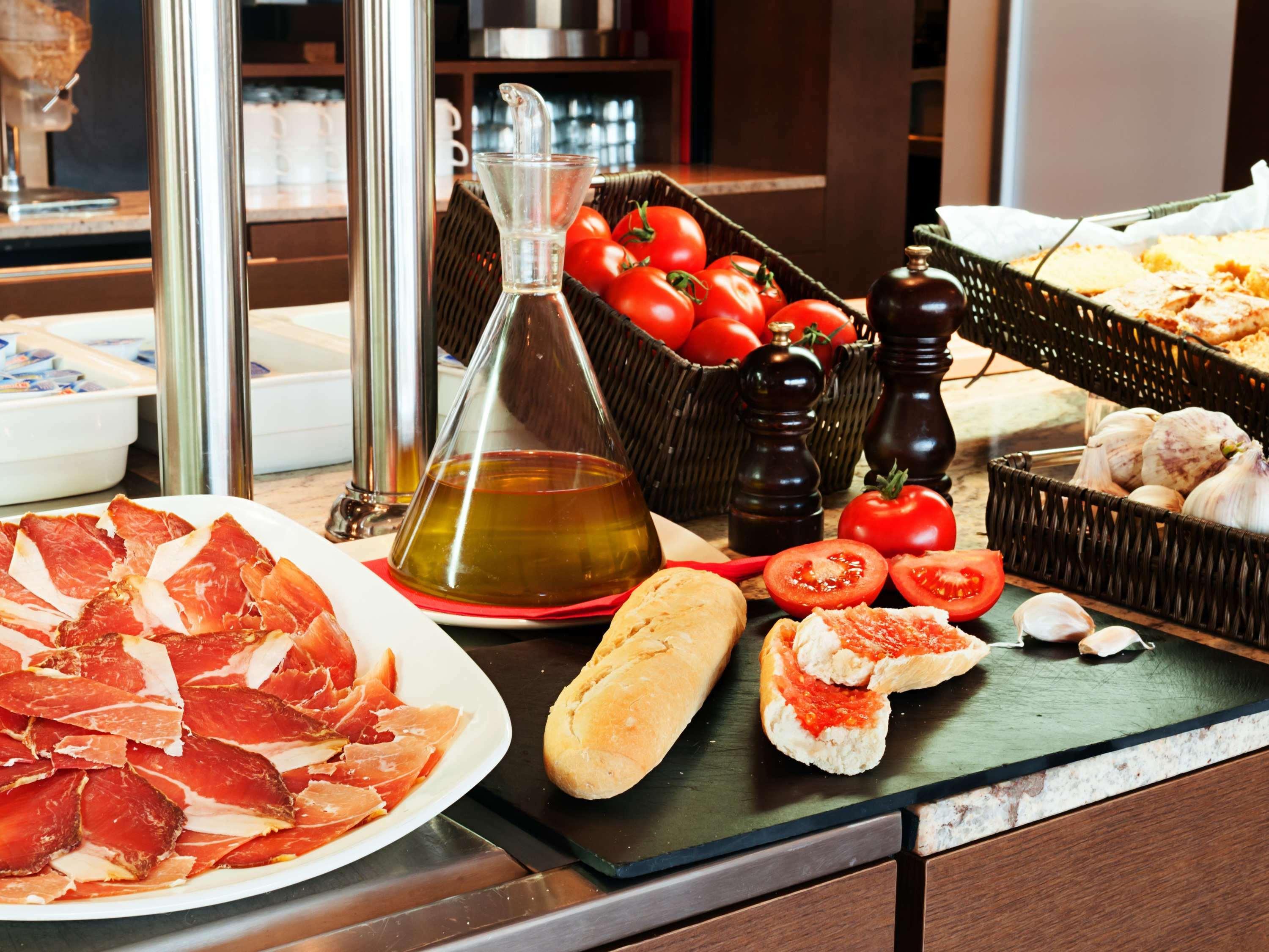 Ibis Lleida Hotel ภายนอก รูปภาพ