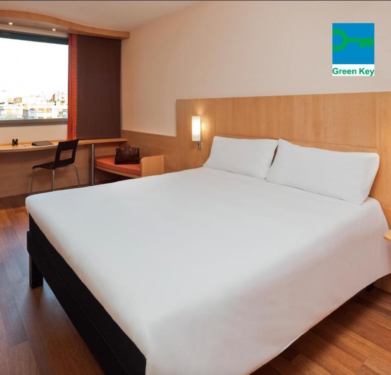 Ibis Lleida Hotel ภายนอก รูปภาพ