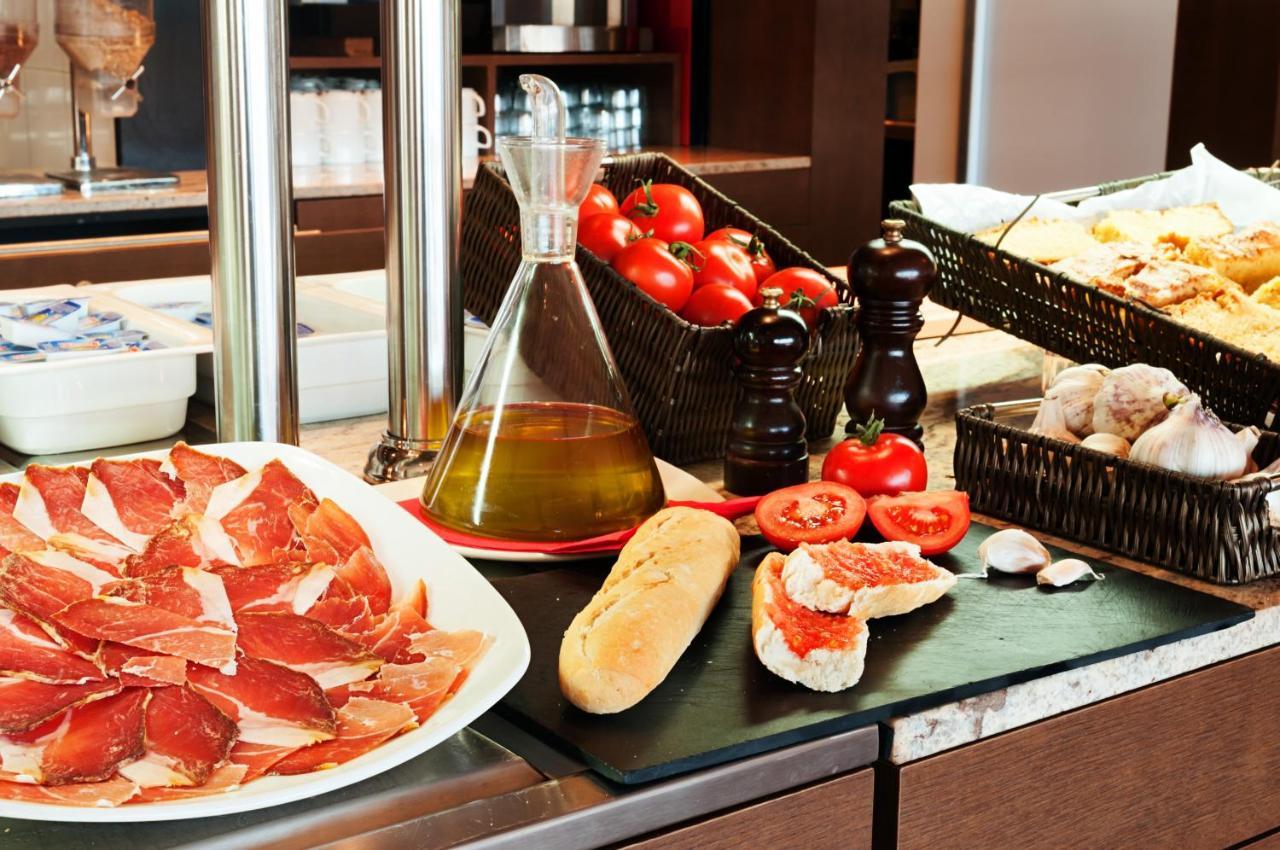 Ibis Lleida Hotel ภายนอก รูปภาพ